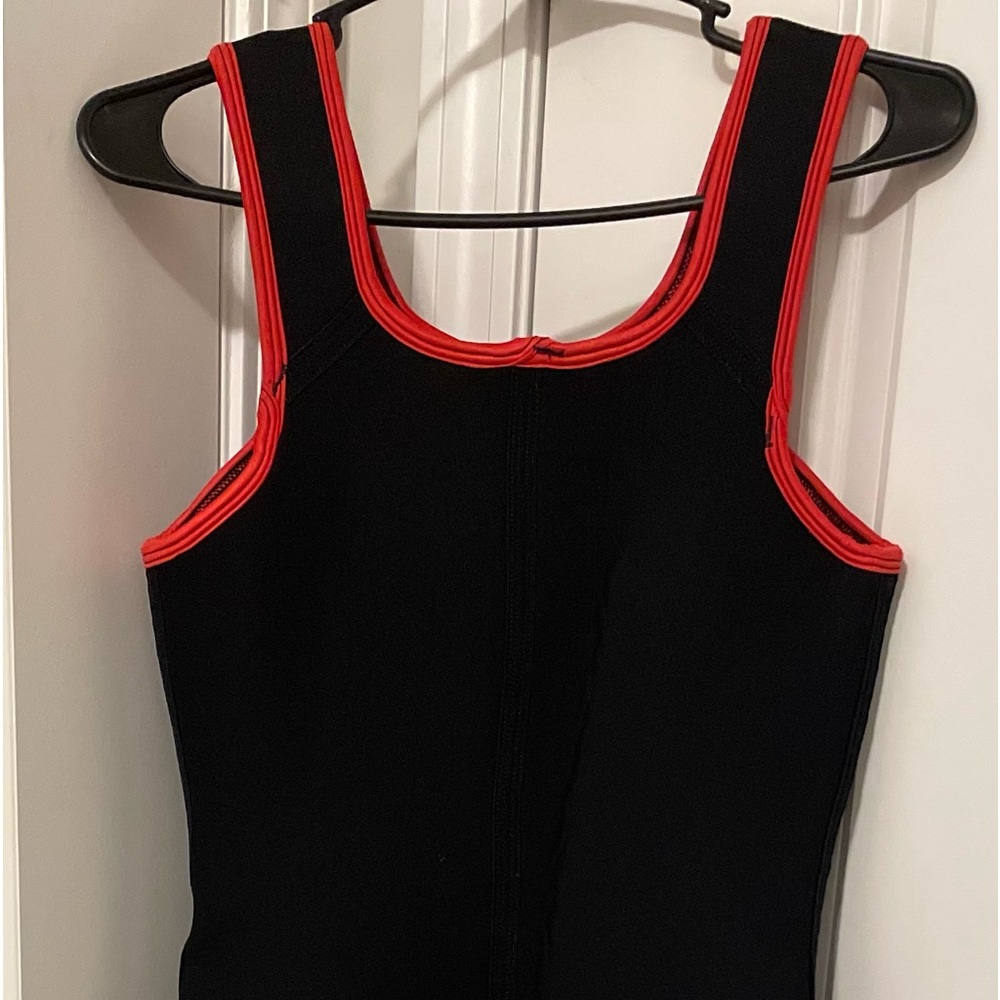 Henderson 2 pcs. wetsuit size medium. Black and orange.